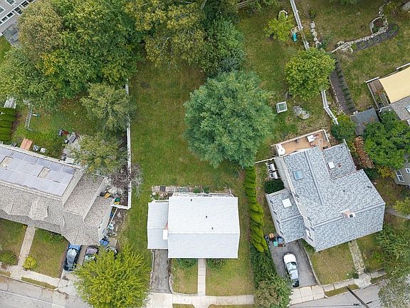 2nd image of 106 Walnut Hill Rd