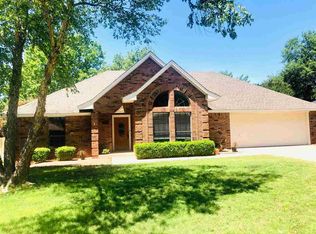 1121 Surrey Dr, Ardmore, OK 73401
