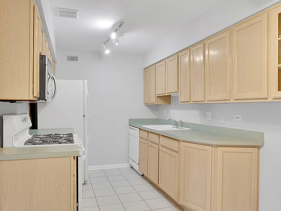 4th image of 1617 N Windsor Dr APT 307