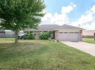 3705 N Farm Road 143, Springfield, MO 65803