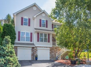 8 Greenhill Rd, Hackettstown, NJ 07840