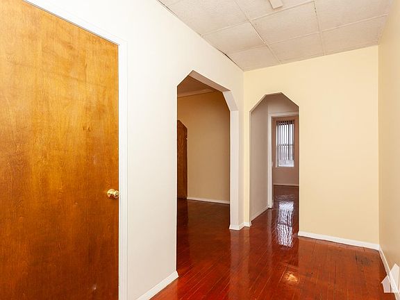 4th image of 930 W Belmont Ave APT 301