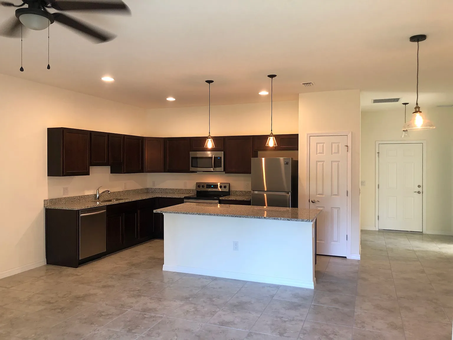 3 bed, 1255 sqft, $1,675 — Photo 1