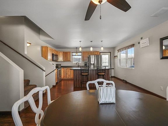 4th image of 854 Fairview St