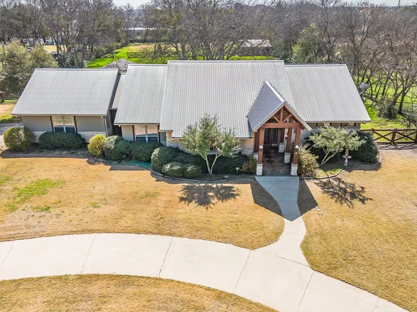 1040 Sherman Dr, Cedar Hill, TX 75104