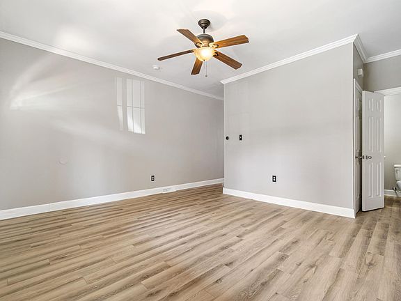 5th image of 905 Deely St