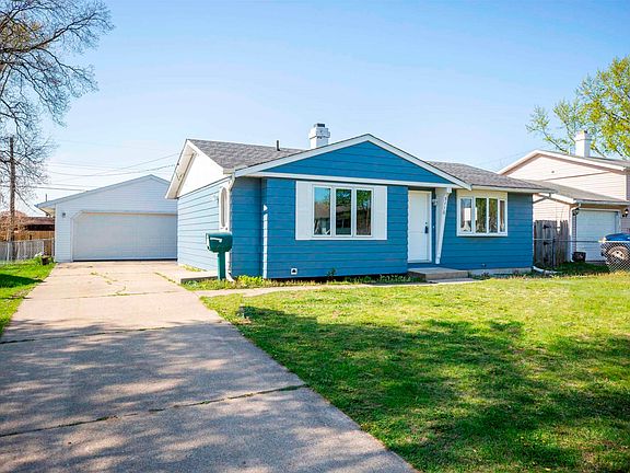 2nd image of 5116 Cedarwood Ln