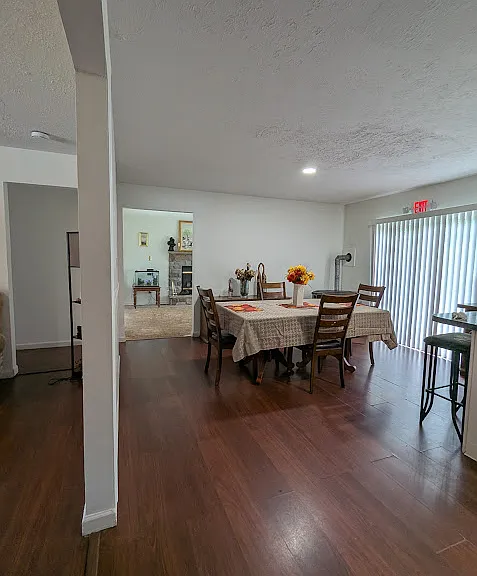 1165 Glade Dr — Photo 2
