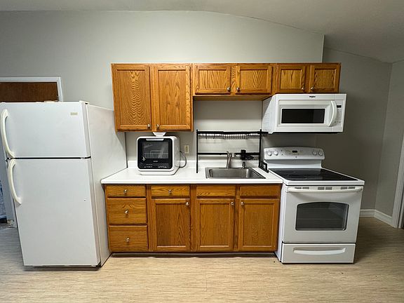 5th image of 171 W 1st St APT 4