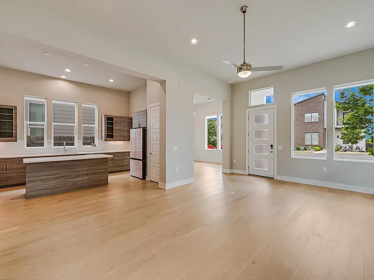 6133 Florencia Ln — Photo 4