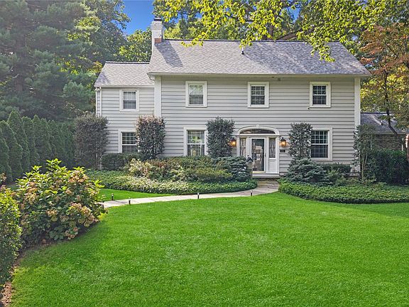 3rd image of 211 Douglas Place