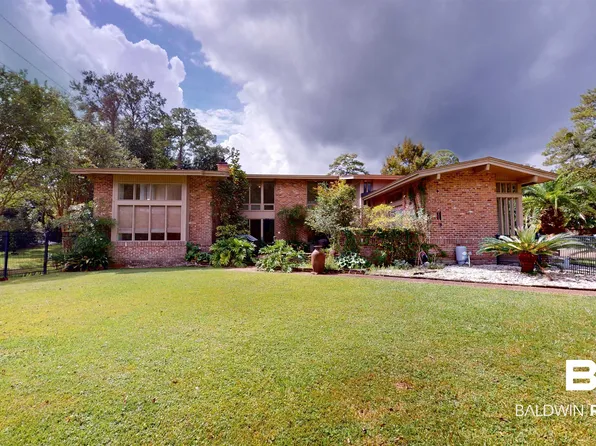 15 Spring Bank Rd S, Mobile, AL 36608