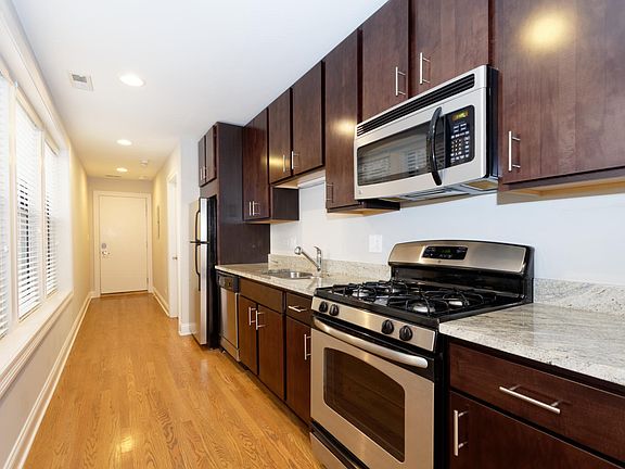 2nd image of 3175 N Hudson Ave APT 3B