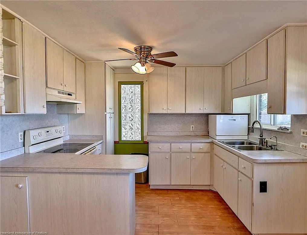 4 bed, 1998 sqft, $2,500 — Photo 3