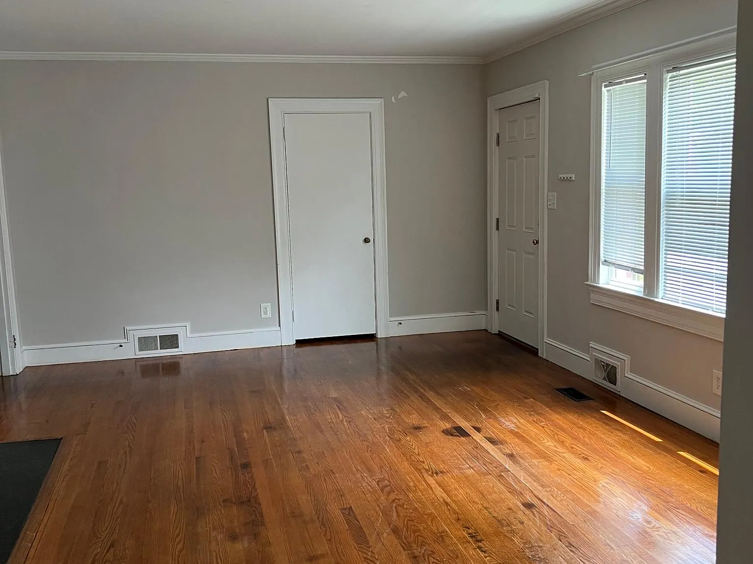 614 S Oak St — Photo 4