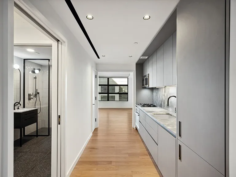 547 W 47th St #718 — Photo 2