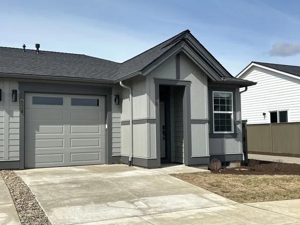 20681 SE Iron Horse Ln, Bend, OR 97702