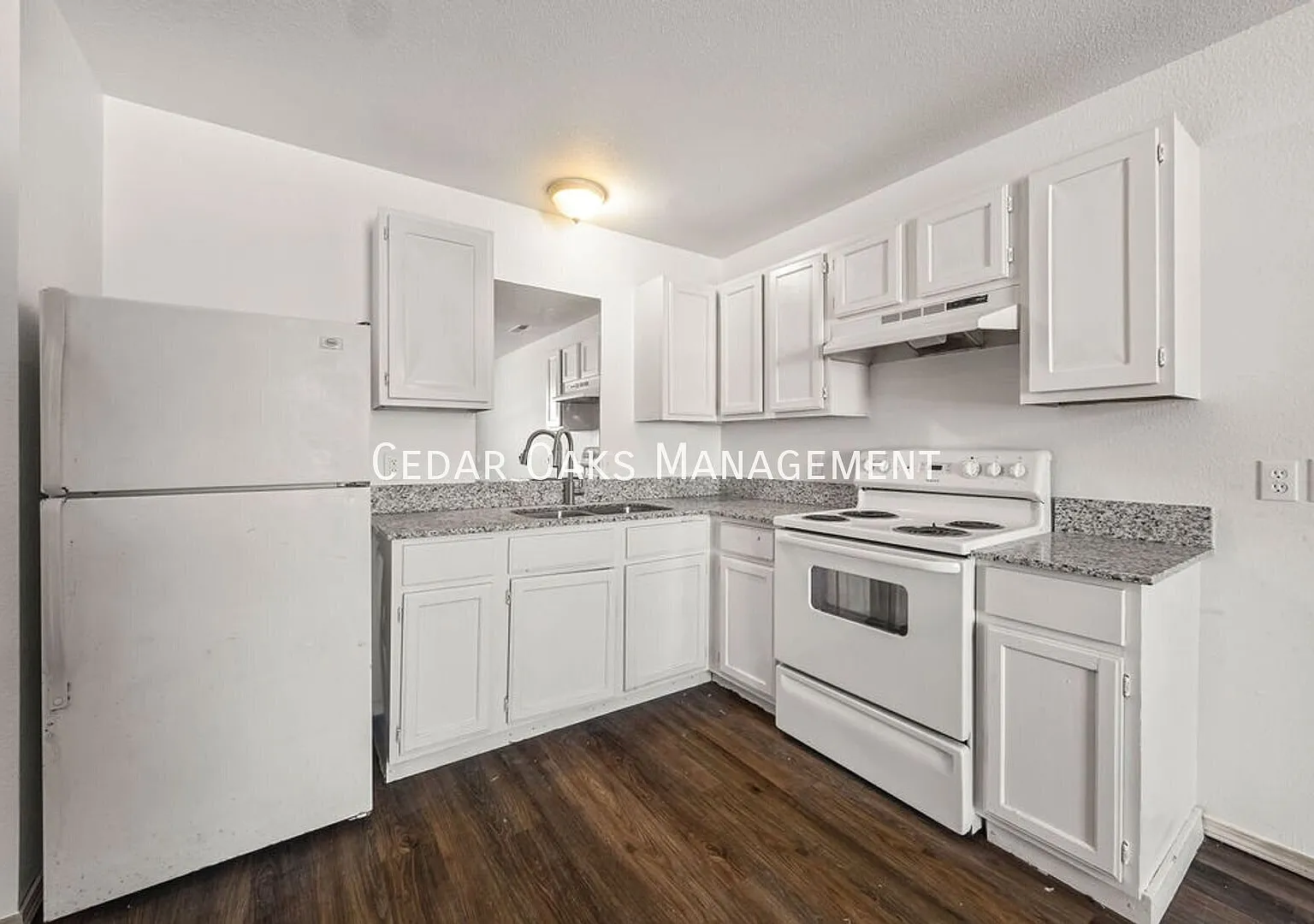 3 Bedroom Duplex With Open Living Area - Move In Promotion (Up To 1/2 Off First Months Rent Upon ... — Photo 4