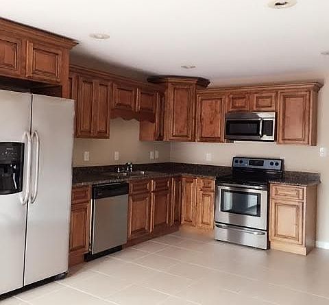 WOOD CABINETS, GRANITE COUNTER & STAINLESS STEEL APPLIANCES