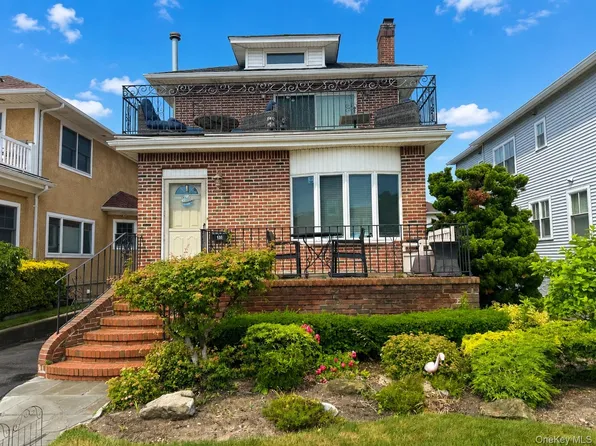 735 W Penn St, Long Beach, NY 11561