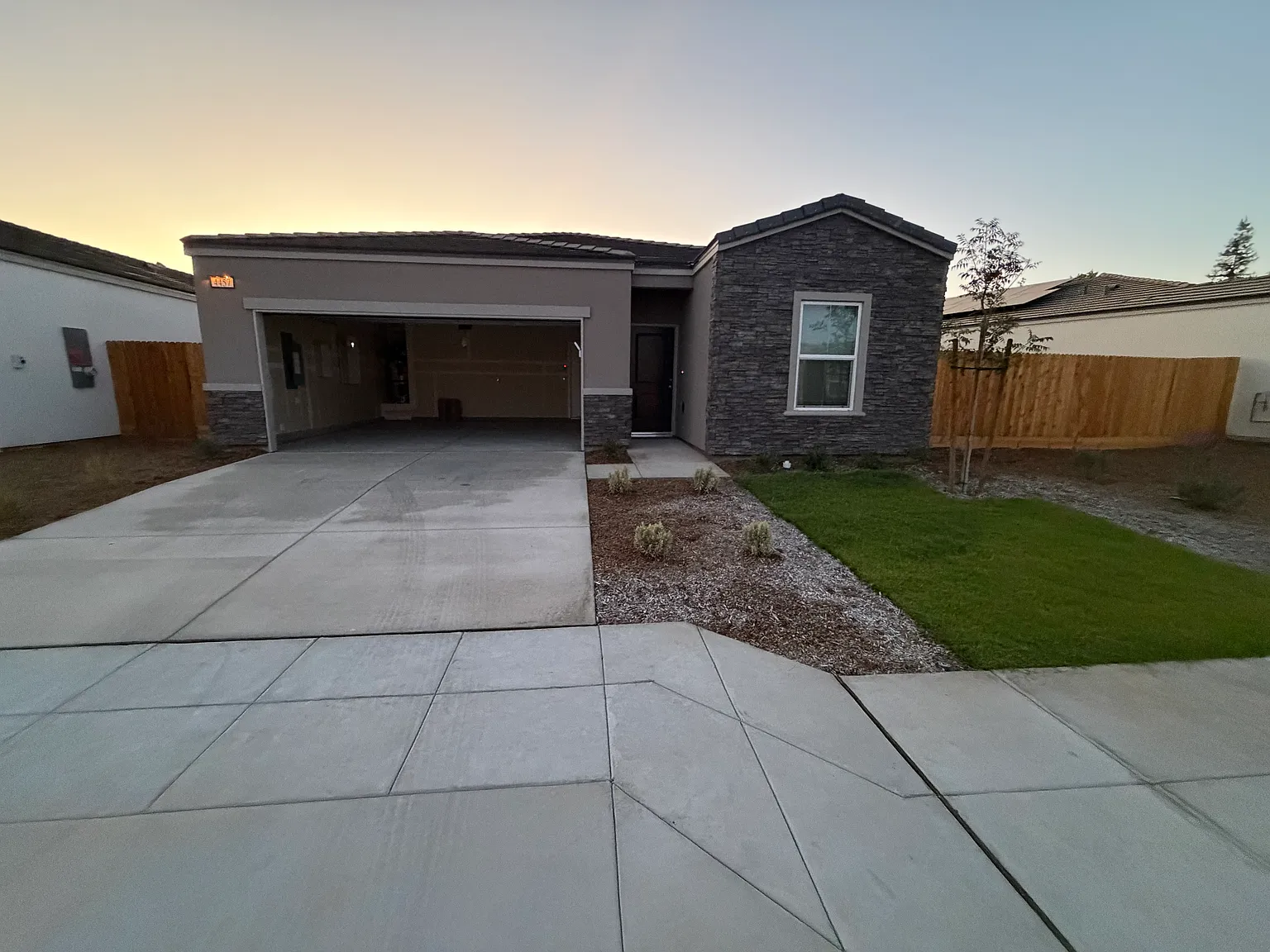 3 bed, 1341 sqft, $2,900 — Photo 2