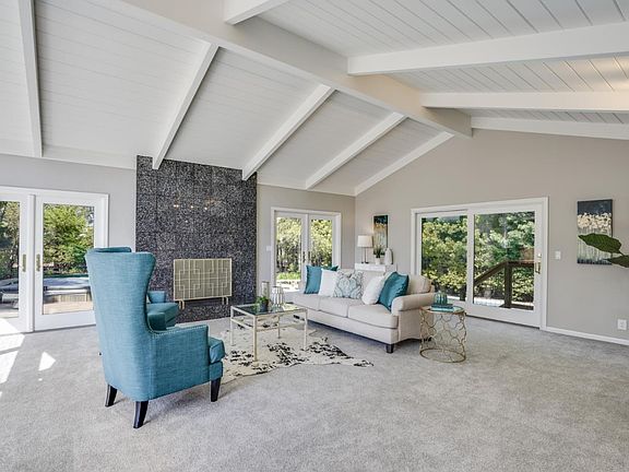 5th image of 444 Hillcrest Way