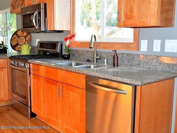 4th image of 2882 Marengo Ave