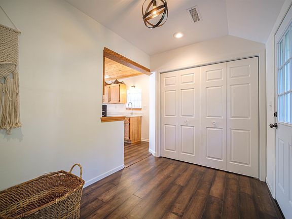 3rd image of 9840 Queen Oaks Dr