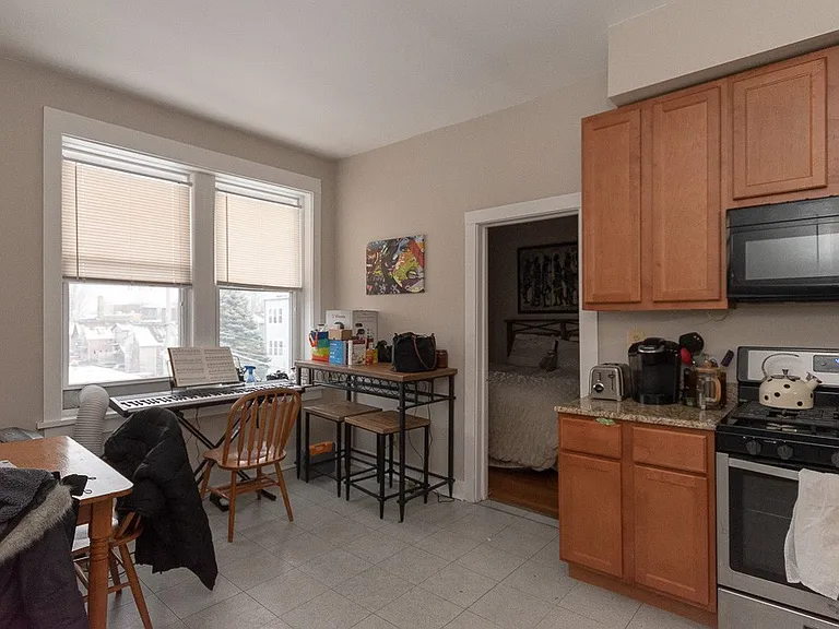 949 N Hoyne Ave #4 — Photo 4