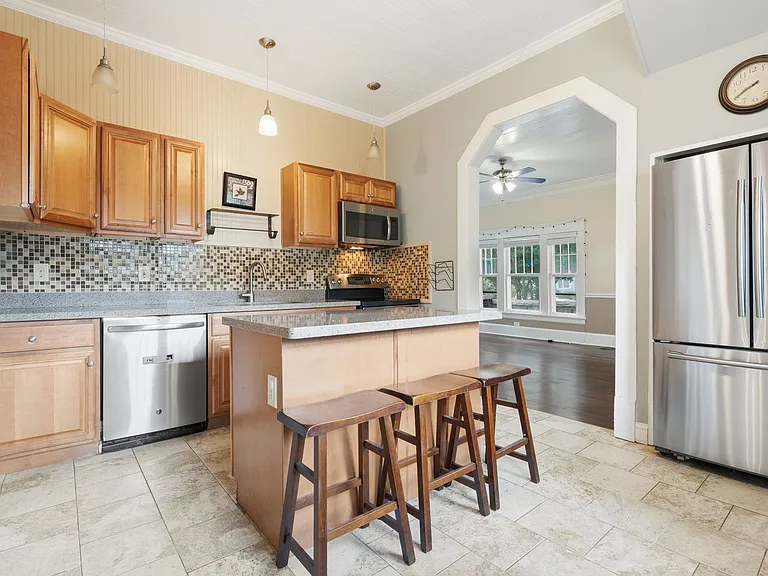 2726 N Roxboro St — Photo 4