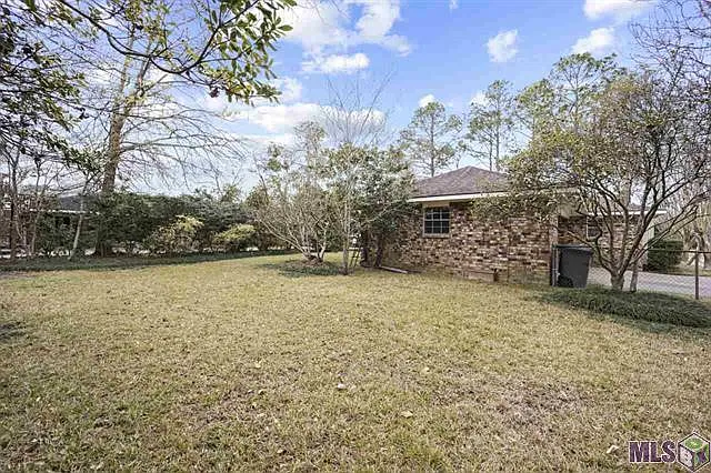 1034 Leycester Dr — Photo 14