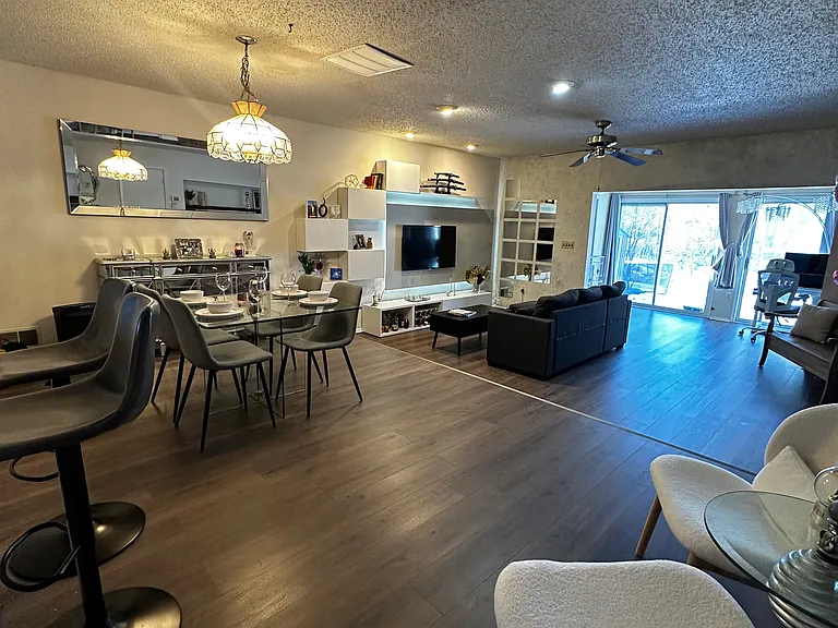 393 Hadleigh Ln #393 — Photo 6