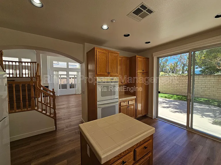 4782 Templeton St — Photo 4