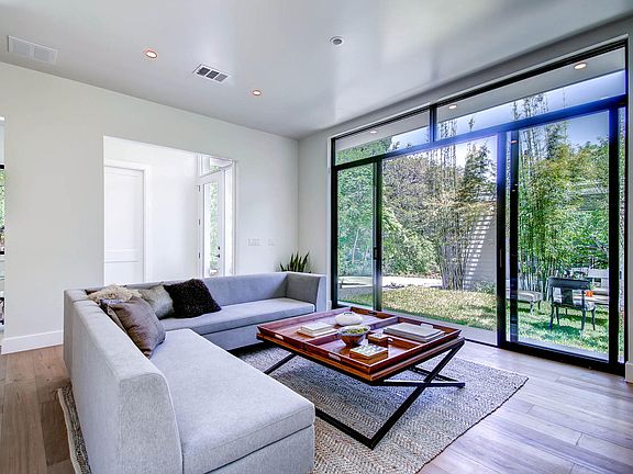 3rd image of 2109 Ashby Ave #A