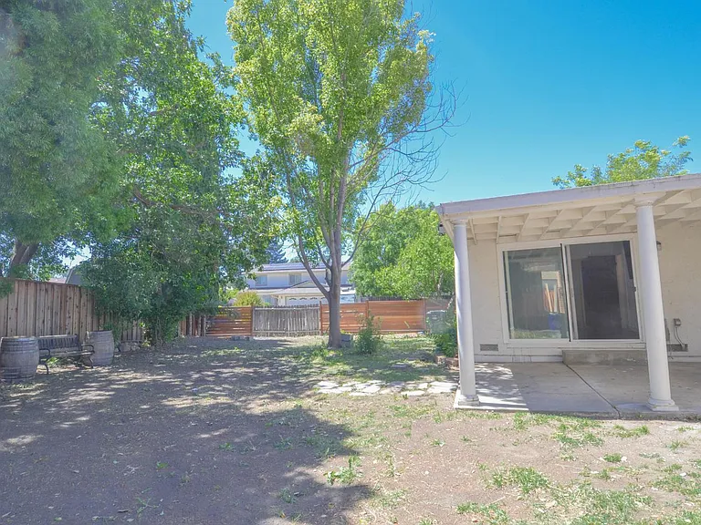 1321 Astoria Dr — Photo 24