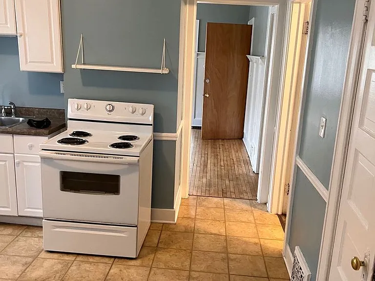 Large Spacious 4 Bedroom UPPER with Large Living Room and Dining Area!! — Photo 1