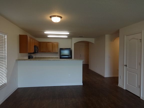 4th image of 627 Chatham Walk Dr