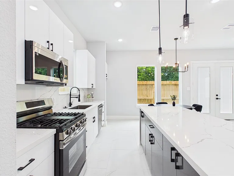 3748 Corder St — Photo 10