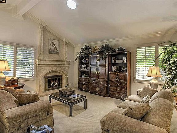 4th image of 305 Live Oak Dr