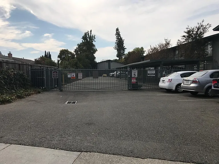 gate1