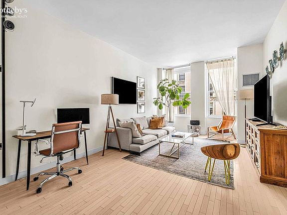 3rd image of 60 W 20th St APT 4D