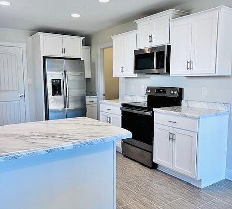 3rd image of 225 Village Creek Dr