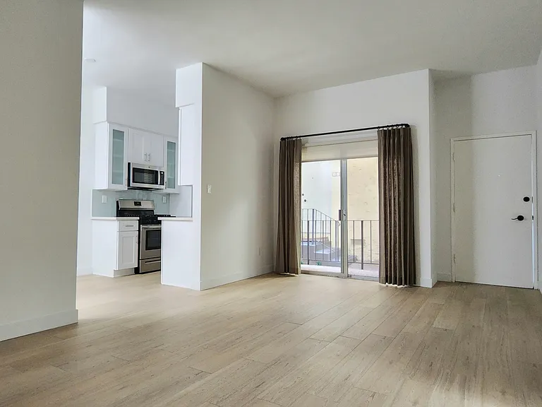 12340 Rochester Ave — Photo 16