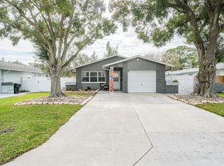 132 NW Madison Cir N, Saint Petersburg, FL 33702