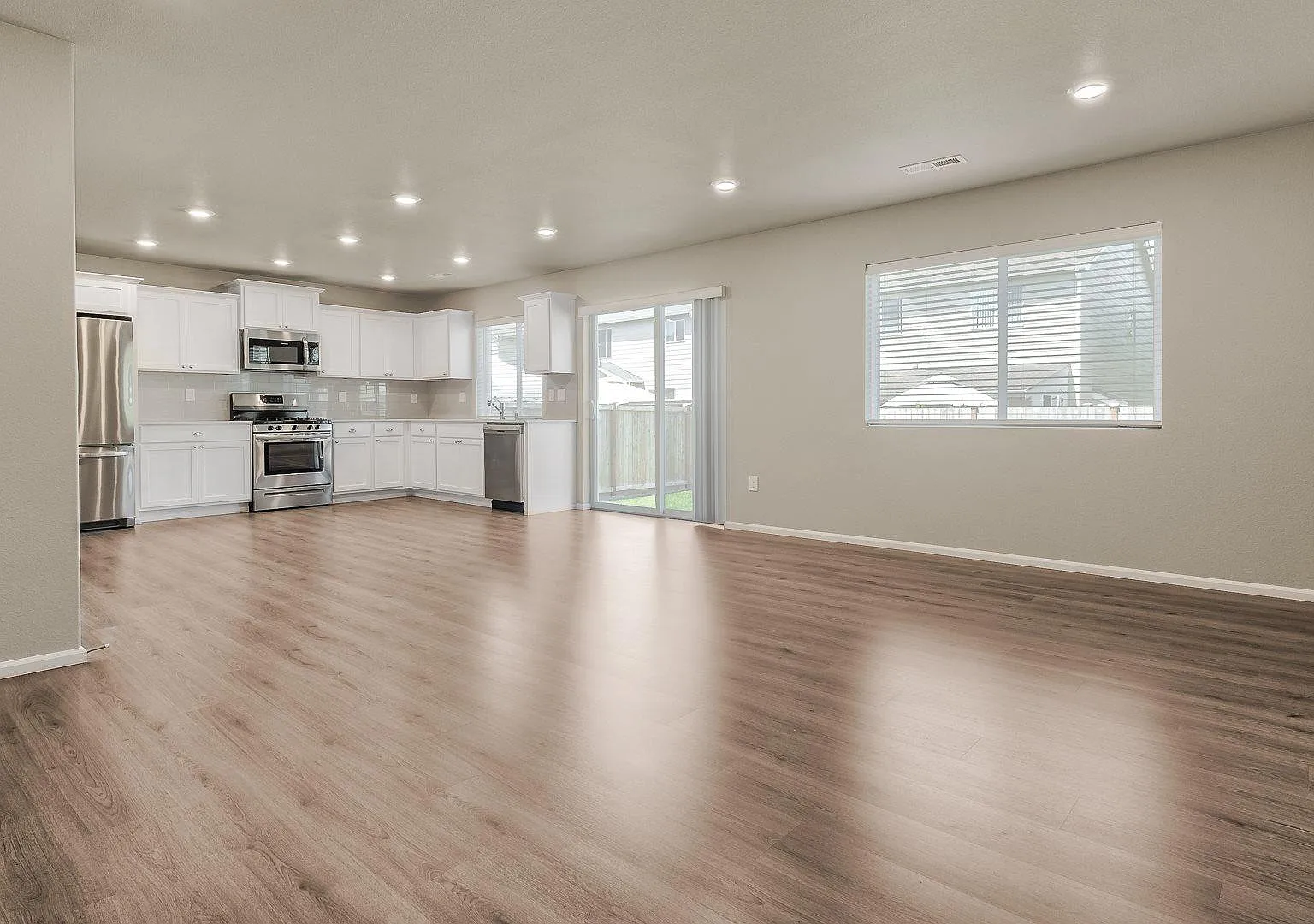 3 bed, 2.5 bath, 1880 sqft, $2,995 — Photo 3