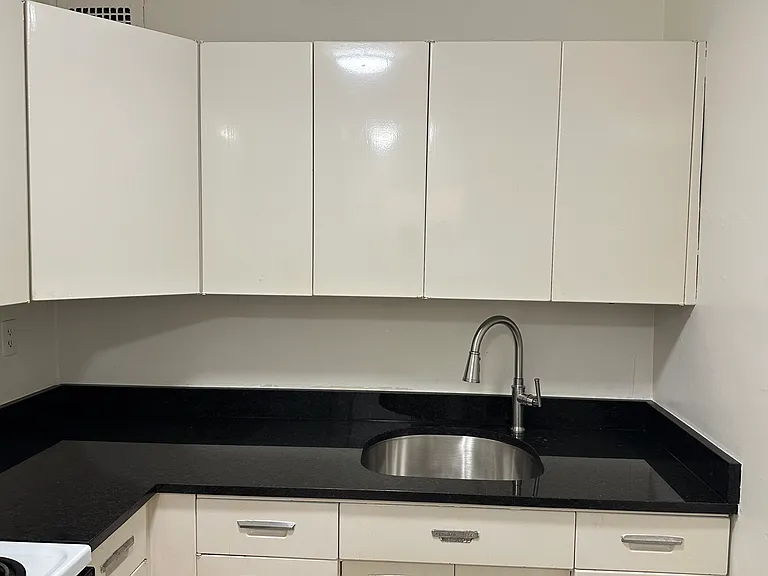 100 York St #7M — Photo 9