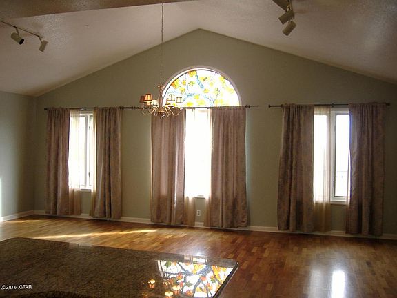 4th image of 3009 Evergreen Dr