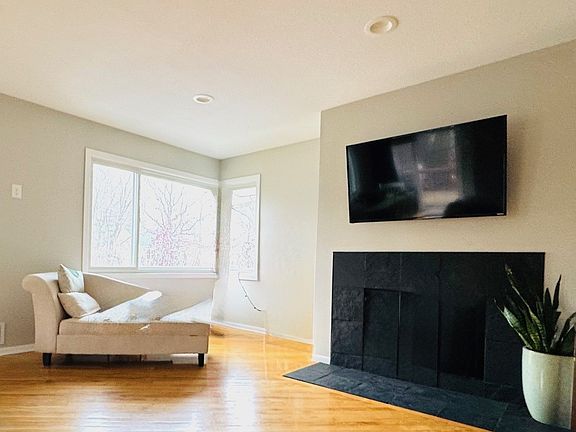 2nd image of 240 Iris St