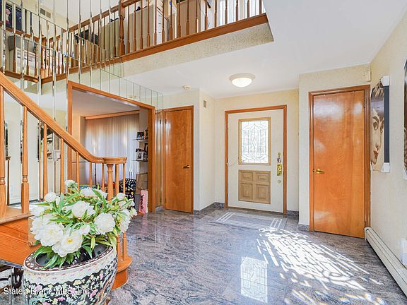 4th image of 551 Oakdale St