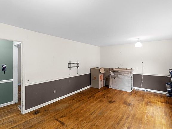 4th image of 4 Colgate Cir